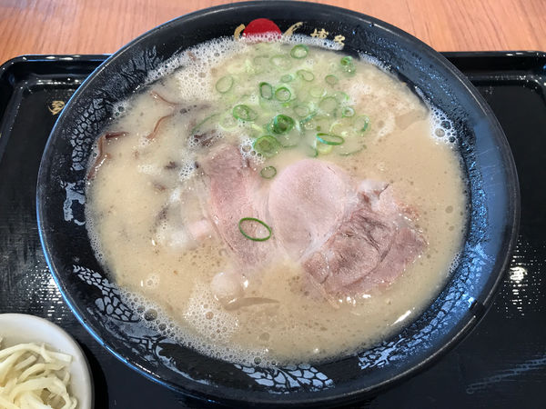 「博多豚骨ラーメン　858円」@博多一幸舎 ららぽーと立川立飛店の写真