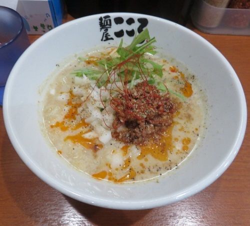 「濃厚ヘルシー担々麺　890円」@麺屋こころ 六角橋店の写真