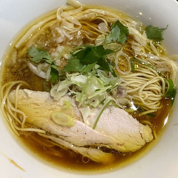 「トリュフオイルの鶏そば」@SAKURA SOBASTORE Bird of Passageの写真