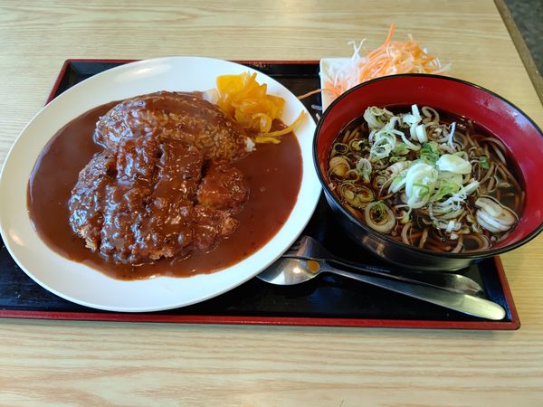 「特製カツカレーセット(温かいそば・中辛)680円」@そばMARUの写真