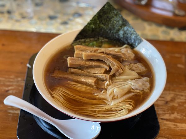 「醤油メンマそば＋ワンタン」@麺や食堂 本店の写真