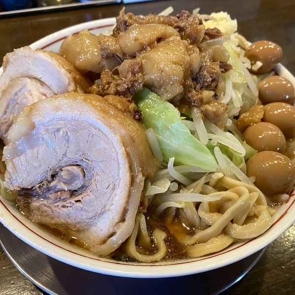 「中盛りラーメン（ニンニク少・ヤサイ・アブラ）＋うずらちゃん」@麺屋 櫻弐の写真