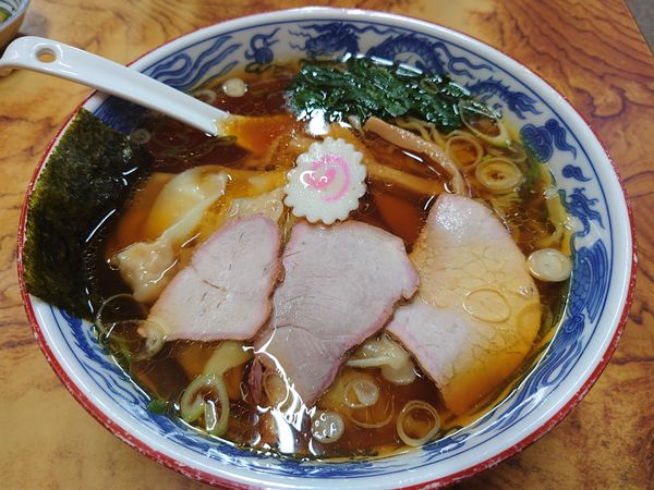 「ワンタン麺970円＋白河の地酒720円」@とら食堂の写真