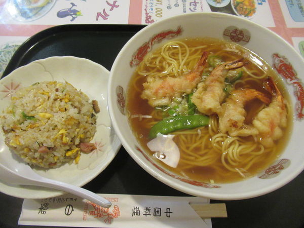 「エビ天ラーメン（780円）＋半チャーハン（300円）セット」@中国料理 白楽の写真