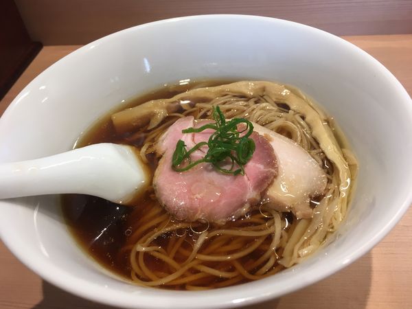 「醤油らぁ麺」@らぁ麺 はやし田 武蔵小杉店の写真