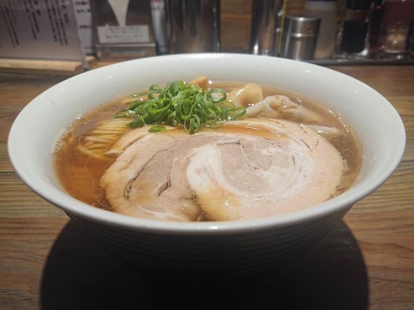 「らぁ麺(醤油)＋純粋金華豚ワンタン」@松戸中華そば 富田食堂の写真