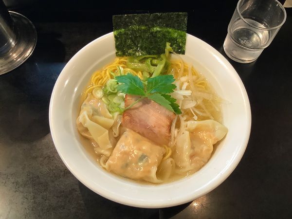 「【限定】塩海老ワンタン麺」@麺家 うえだの写真