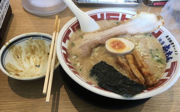 「豚骨醤油ラーメン(大盛り同額750￥)」@屯ちん 福島店の写真