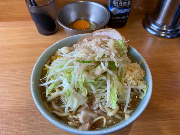 「プチ二郎、生玉子」@ラーメン二郎 八王子野猿街道店2の写真