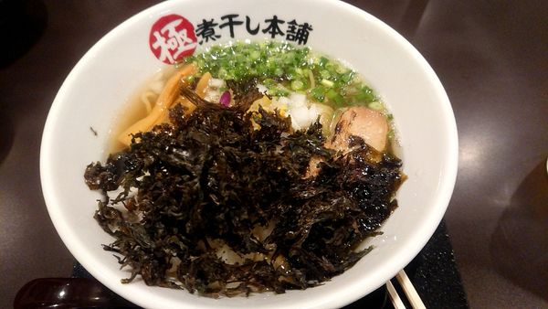「淡麗煮干しラーメン (塩 780円) バラ海苔トッピング」@極煮干し本舗 久喜店の写真
