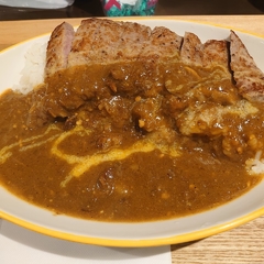 ステーキ＆カレー 六軒ロールの画像