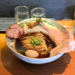 メロウな醤油拉麺