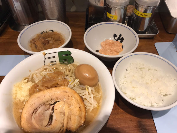 「雷そばミニ、エビマヨ,脂,煮卵,半ライス」@ラーメン 雷 東京本丸店の写真