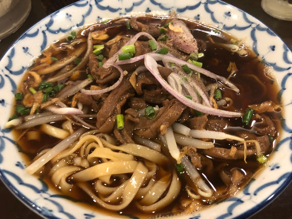 「【ゲリラ限定】タイ風ニンニクホルモンラーメン900円」@づゅる麺 池田の写真