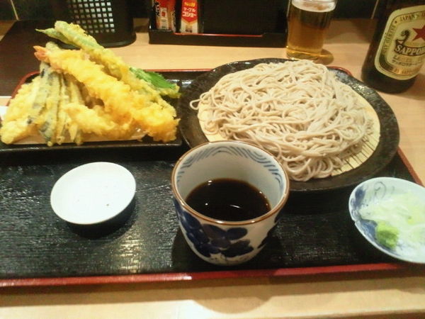「ざるそば大盛 700円、天ぷら盛り 500円、瓶ビール770」@食堂 ひろ田の写真