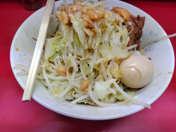 「小汁なし味玉ヤサイアブラカラメ」@ラーメン二郎 環七一之江店の写真