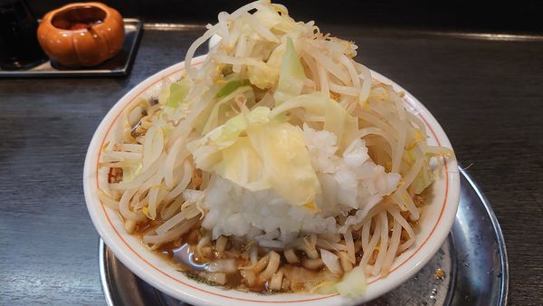 「中ラーメン　麺硬め」@麺屋 婆娑羅の写真