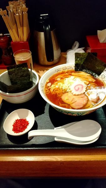 「中華そば+麺硬め+油多め+辛味+のり」@中華そば 勝本の写真