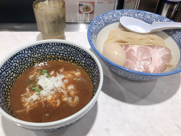 「サバカレーつけ麺　薫製半熟煮卵」@つけ麺 一燈 新宿店の写真