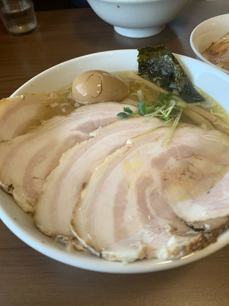 「しおチャーシューメン(味付け玉子)」@ラーメン厨房 大の写真