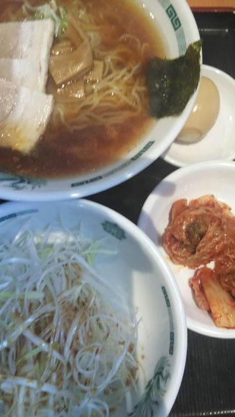 「ネギ醤油ラーメン　キムチ　味玉」@日高屋 土浦西口店の写真