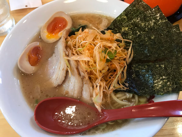 「ネギちゃったま中盛固め1200円」@らーめん大桜 つきみ野店の写真