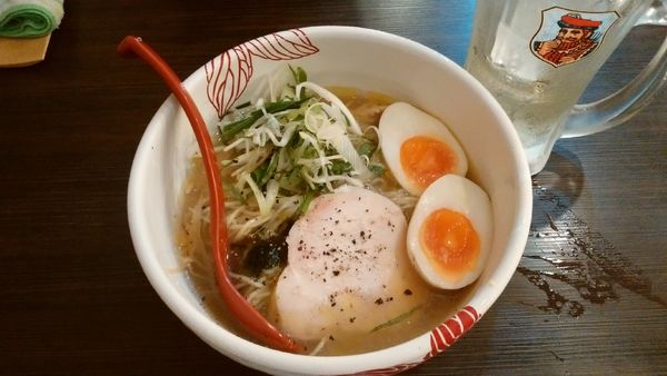 「冷たい貝出汁白醤油らーめん¥930+瓶ビール+ハイボール」@麺処 あす花の写真