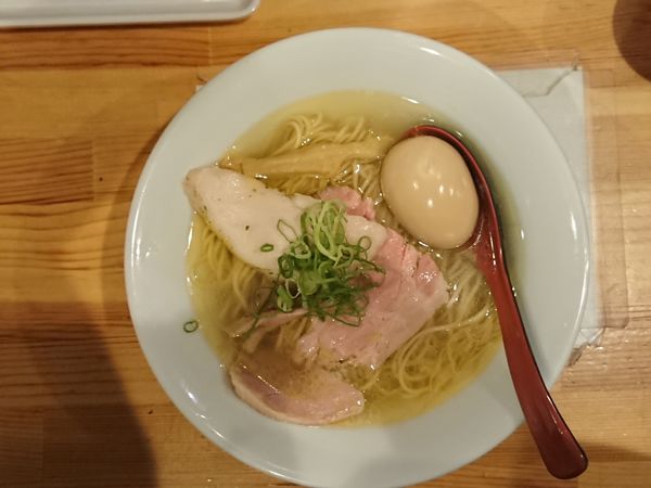 「味玉塩そば」@自家製麺 竜葵の写真