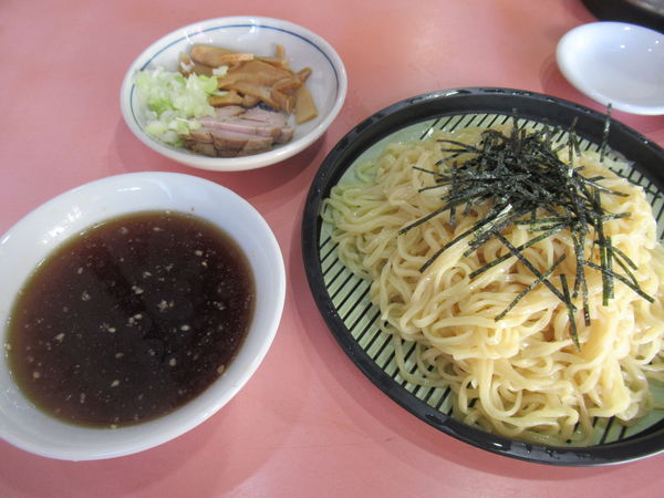 「ざるらーめん（770円）＋ぎょうざ（440円）」@中華料理 正来の写真