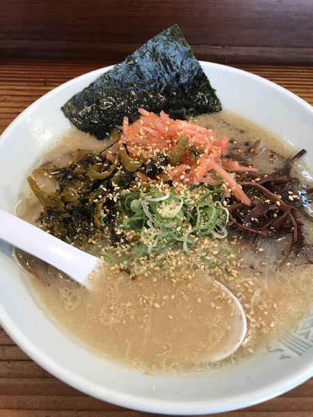 「ラーメン ¥650 & 平日ランチ限定サービスライス🍚」@博多濃麻呂 二子玉川店の写真
