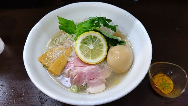 「浅利の涼麺(雲丹ソース)+燻製味玉 1000円」@麺や 魁星の写真