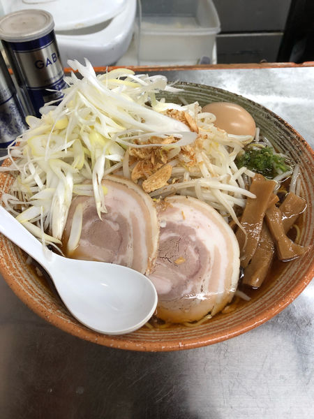 「覆麺醤油大盛り＋ネギ」@覆麺 智の写真