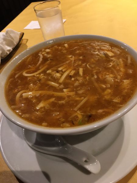 「酸辣湯麺　1,100円」@新世界菜館の写真