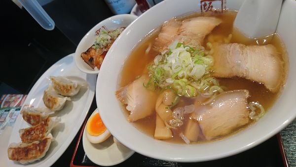 「喜多方ラーメン、味付けたまご、ミニ炙り焼豚飯、餃子」@喜多方ラーメン坂内 笹塚店の写真