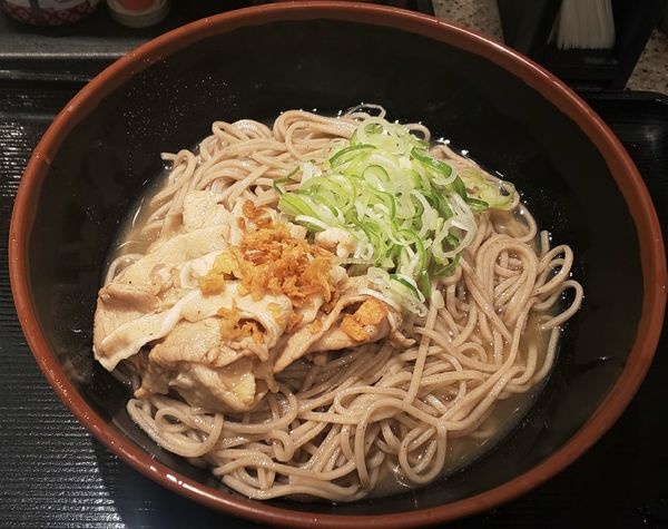 「冷し肉骨茶そば+無料大盛券」@名代 富士そば 神楽坂店の写真