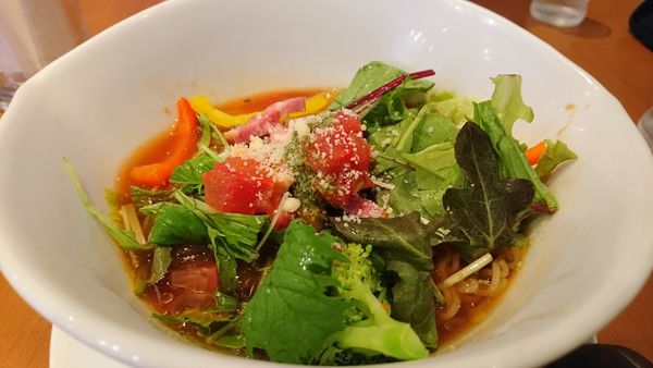 「【昼】とろ～りチーズの濃厚トマトらーめん」@café Ma Maison 渋谷109店の写真