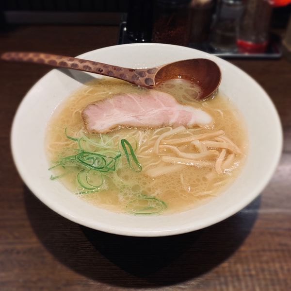 「博多らぁめん（固め￥720）」@麺処 むささんじんの写真