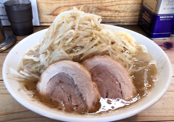 「大ラーメン　９００」@ラーメン神豚 関東学院前店の写真