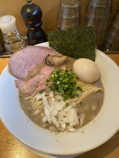 「濃厚牡蠣煮干そば 煮玉子」@麺屋 まほろ芭の写真