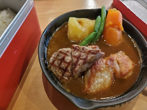 「平日Aランチ(鶏・豚・牛トリプルコラボカリー)・エベレスト」@横浜カリー アルペンジローの写真