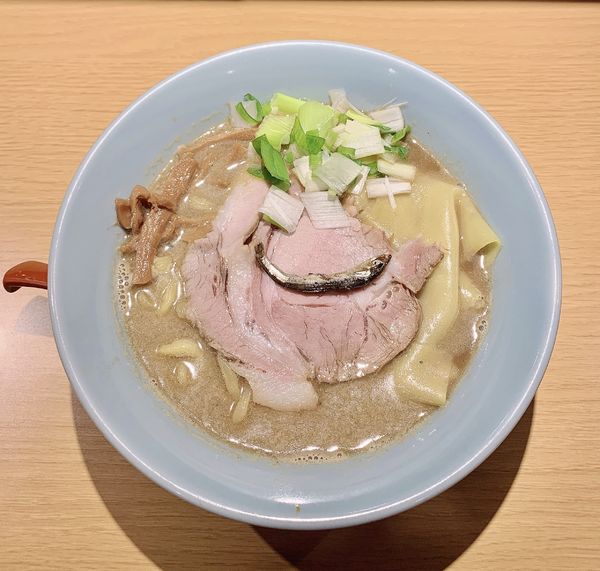 「ラーメン　¥870」@すごい煮干ラーメン凪 西新宿7丁目店の写真