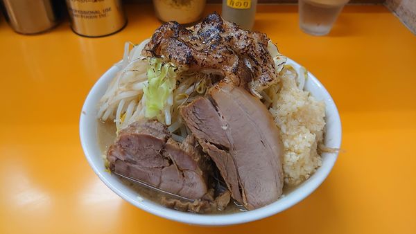 「小ラーメン ニンニクマシマシヤサイ焦がしアブラ」@ラーメンエース 八王子店の写真