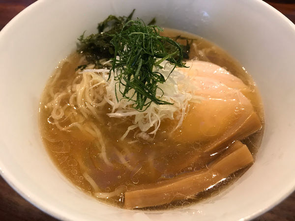 「白醤油の冷し煮干そば(800円)」@RAMEN GOTTSUの写真