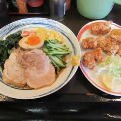 夏季限定　冷やし中華（８００円）＋鶏の唐揚げ