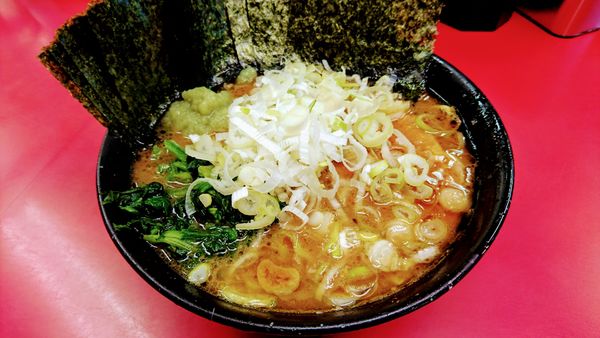 「ラーメン(麺硬め･味濃いめ)+海苔･朝」@ラーメン杉田家の写真