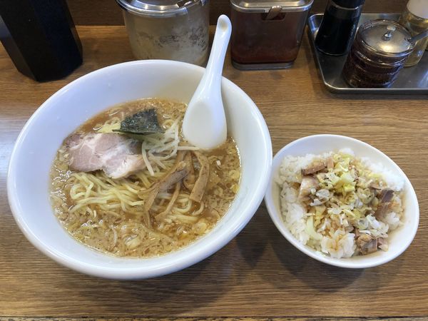 「ラーメン＋チャーシューライス　850円」@周作の写真