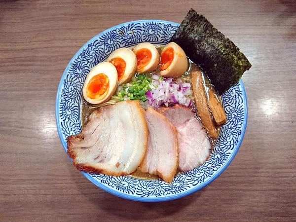 「極上濃厚煮干しそば+味玉W」@煮干しつけ麺 宮元の写真