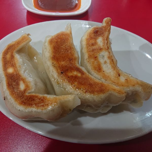 「チャーシューメン950円、ニラ160円、餃子3ヶ320円」@一品香 駒生店の写真