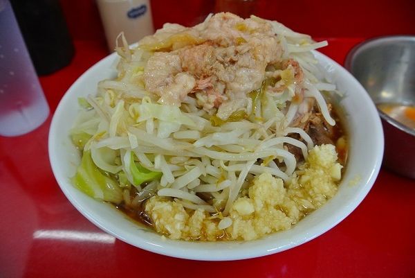「小ラーメン700円生卵50円ニンニク多め脂」@ラーメン二郎 越谷店の写真
