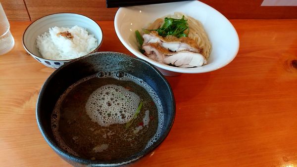 「焙煎あごつけ麺  潮  800円   ライスサービス」@ラーメン鳥好の写真